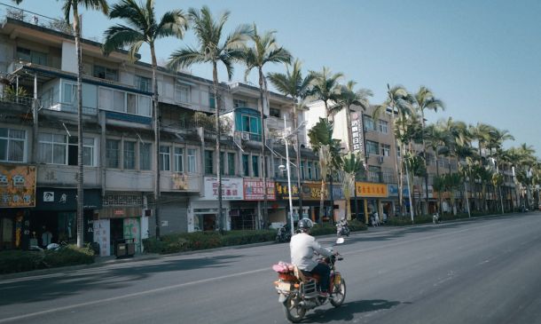 Socialist Mayor Courts Wealthy New Yorkers