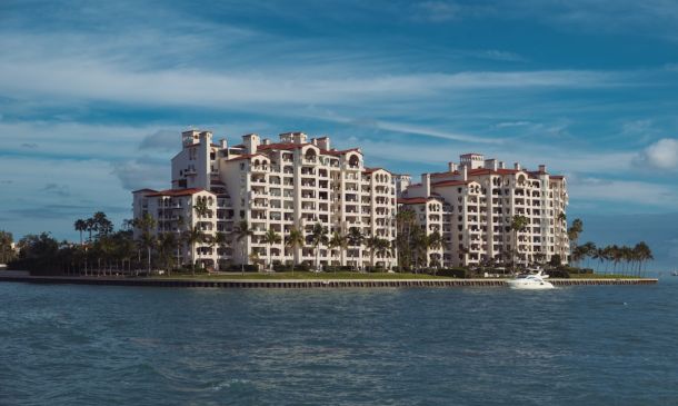 Kelce's Boca Raton Mystery: Luxury & Pop Star Buzz
