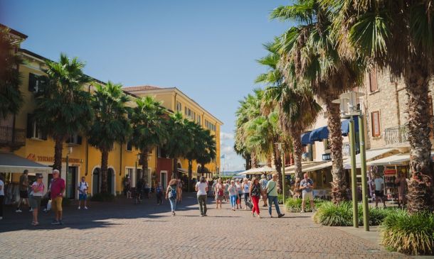 Boca Raton Retail Center Sells for $118.5M