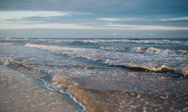 HURRICANE CENTER: TRACK UNCERTAIN FOR SYSTEM EAST OF FLORIDA