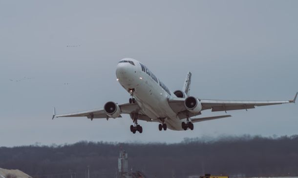 Jet's Close Call: Boca Raton Airport Near Miss