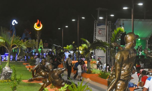 FAU Vigil: Divided Campus, Heated Debate