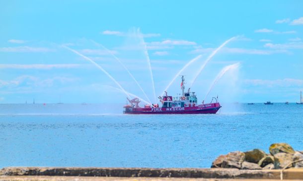 Boca Raton boat fire – Amazing Boca Raton's Ultimate Firefighter Battle: 1 Boat Blaze