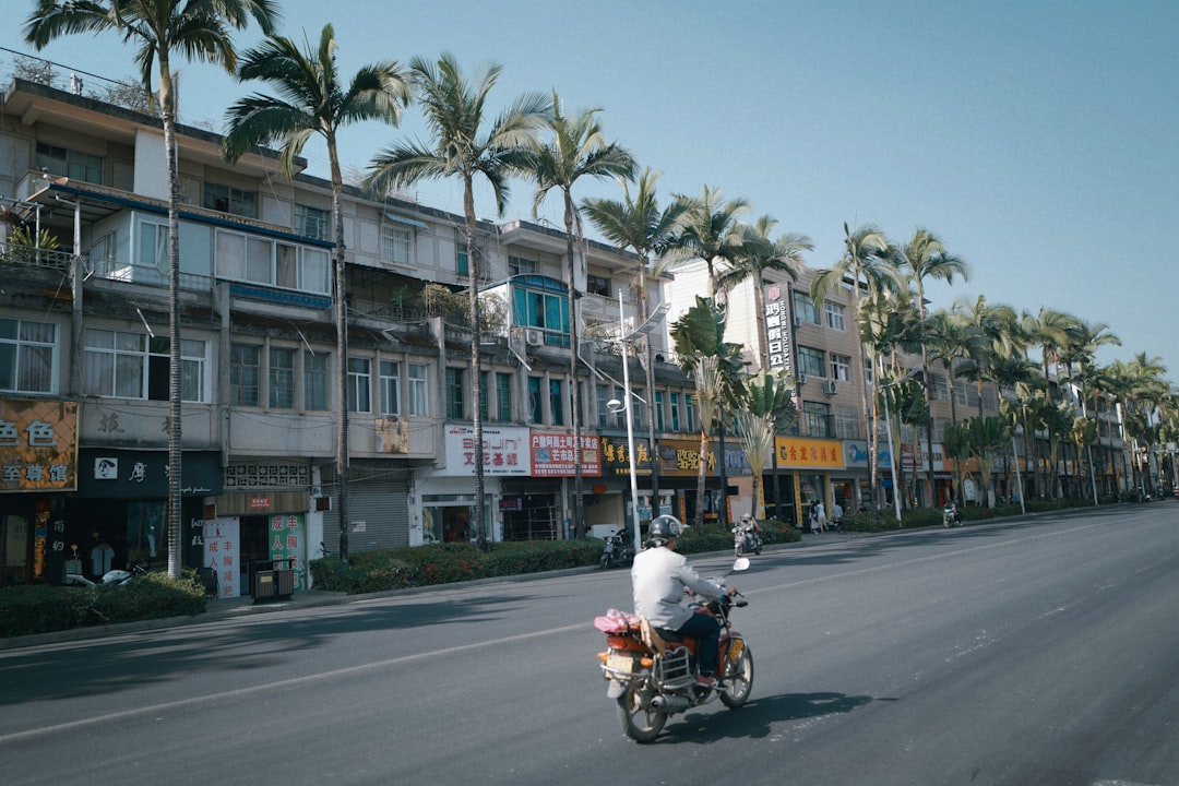 Socialist Mayor Courts Wealthy New Yorkers