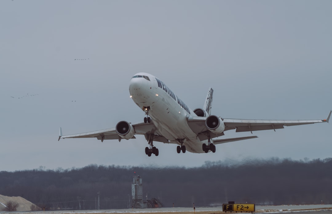 Jet's Close Call: Boca Raton Airport Near Miss