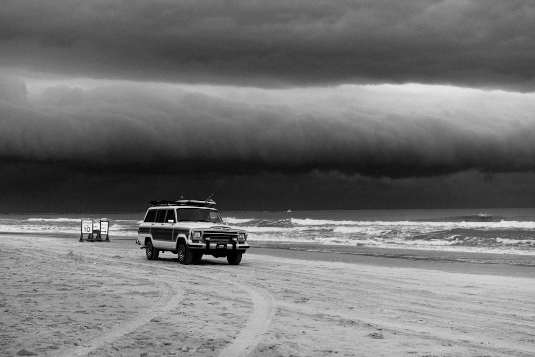 Home 17 HURRICANE CENTER: SOUTH OF FLORIDA, HURRICANE MELISSA IS INTENSIFYING