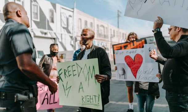 Boca Raton residents rally – Perfect Practical Boca Raton's 5,000
