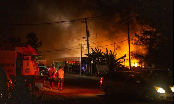 Boca Raton Plane Crash: Fire Engulfs Scene 2 Boca Raton Plane Crash: Fire Engulfs Scene