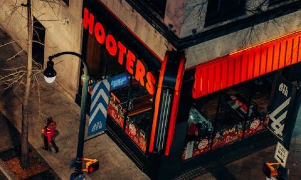 Hooters Chef Charged With DUI After Crash In Boca Raton