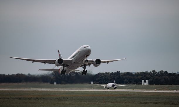 Jet Overshoots Runway in Boca Raton