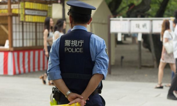 Cops: Woman Pepper Sprayed During Robbery Attempt Outside Boca Raton Mall 4 Police ID Delray Beach Shooting Victim, Suspect Remains On The Loose